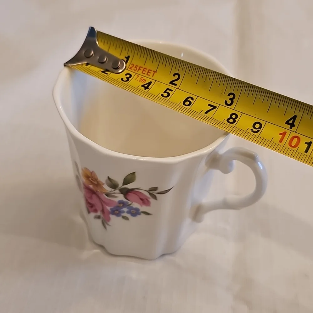 Vintage‎ Royal Grafton Fine Bone China Tea Coffee Cup Mug Floral made England - Picture 5 of 7